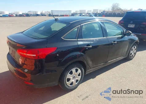 2018 Ford Focus S из США, поврежденный, VIN 1FADP3E25JL319845